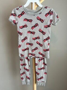 ⭐️⭐️PICK 5 / $20 Old Navy Kids Fire Truck Pajama Set - 4T
